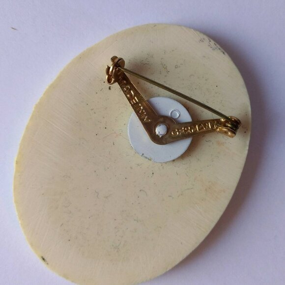 Vintage Portrait Photo Brooch Victorian Lady Picture Made in West Germany - Picture 4 of 8